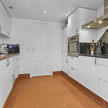 Stylish Renovated Sj-357 *